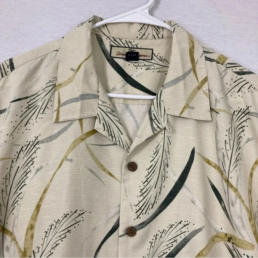 Tommy Bahama Leaf Print 100% Silk Short Sleeve Button Down size Large